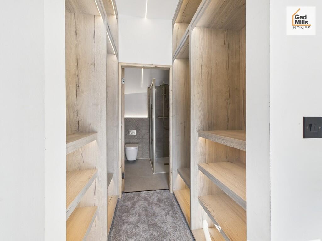 DRESSING AREA
