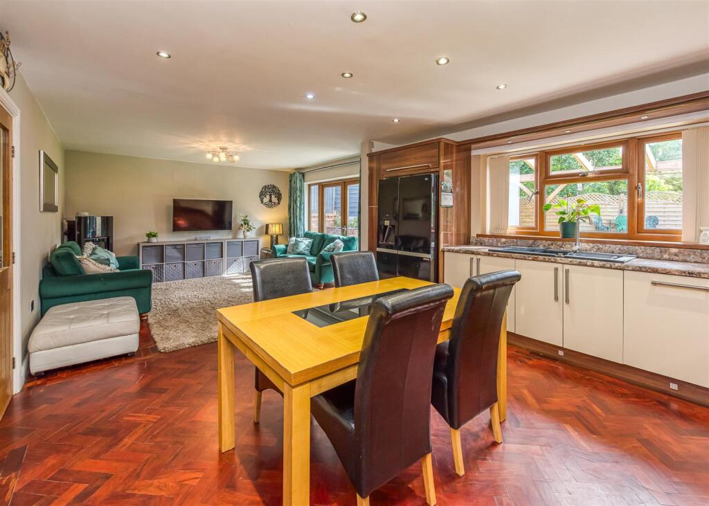 14 Ackleton Gardens-Kitchen Family Room.jpg