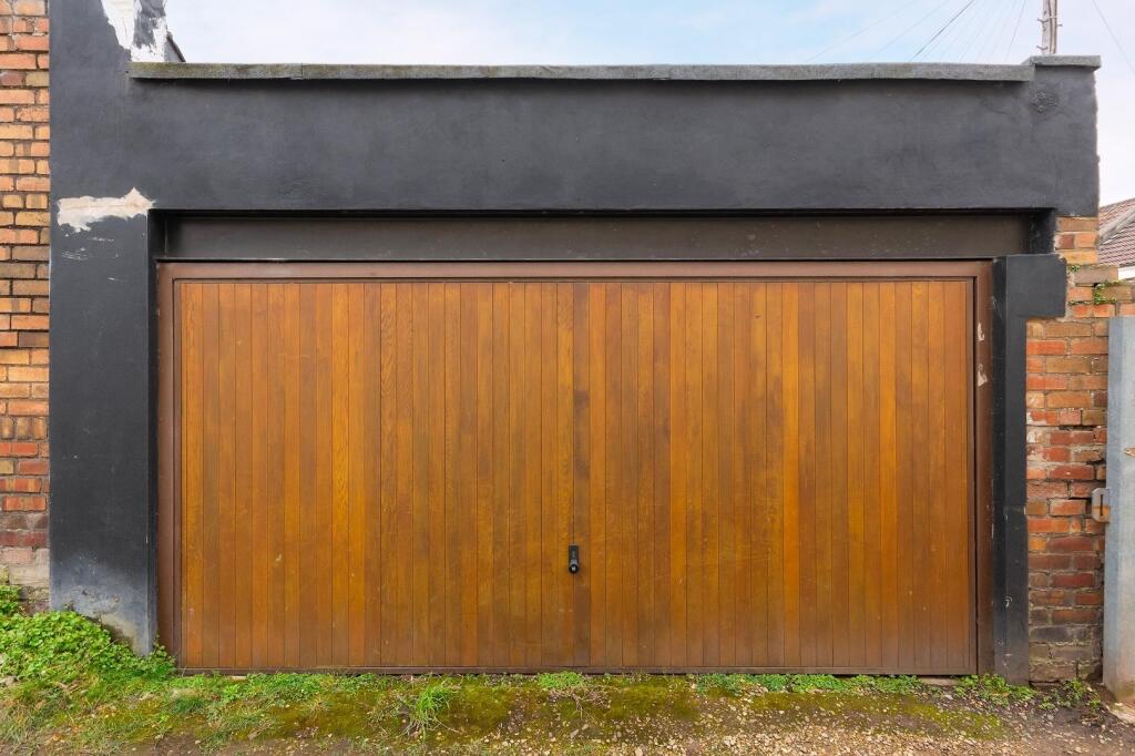 1B7R4BR - Garage A.jpg