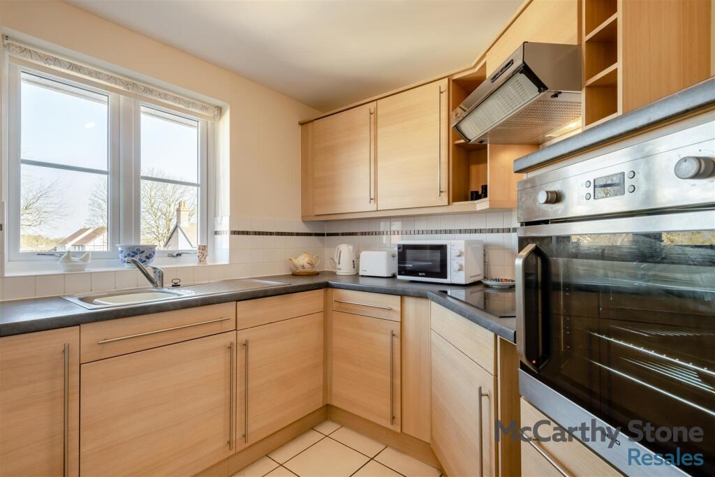 8642343-interior01.jpg