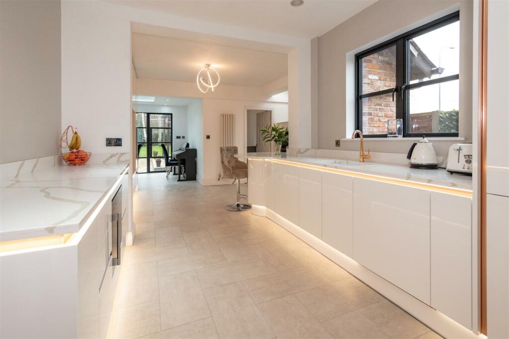 Breakfast Kitchen Aspect 4.jpg