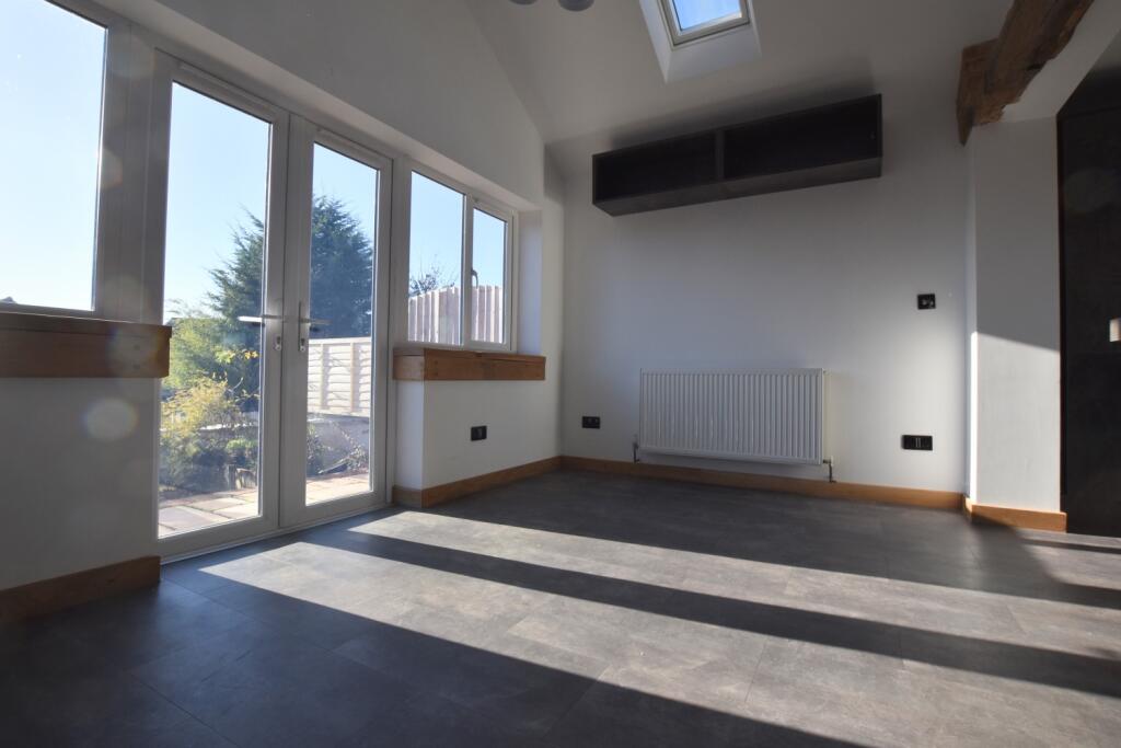 14 Huntingbrooke dining