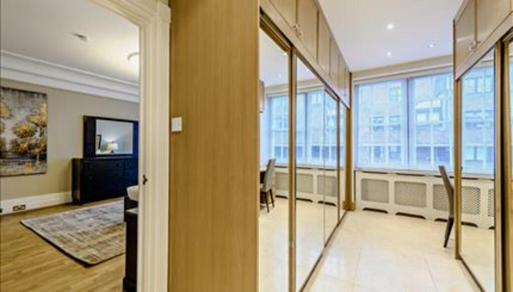 ss_p5511_63748385...