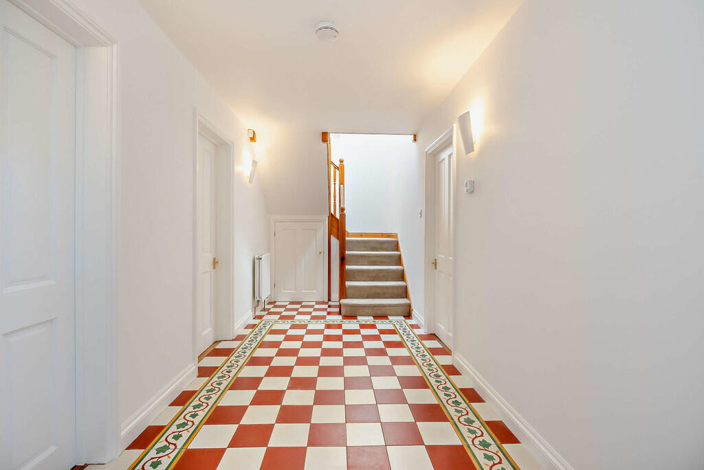 8640015-interior2...
