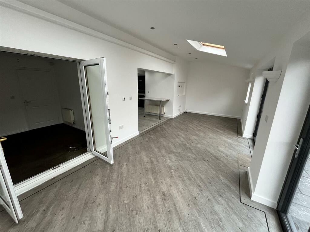 Extended Open Plan Family Dining Area