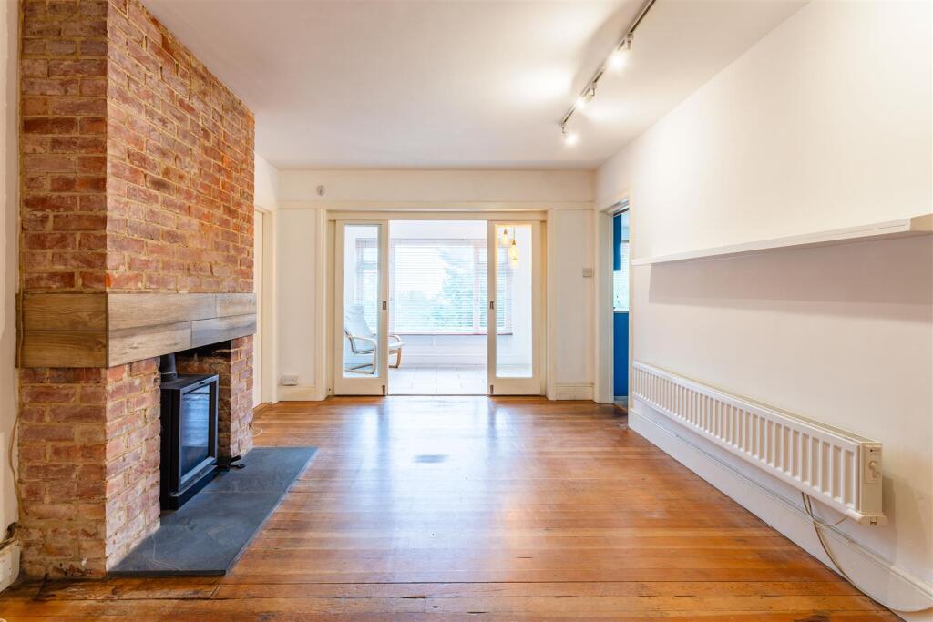 Living Room1.jpg