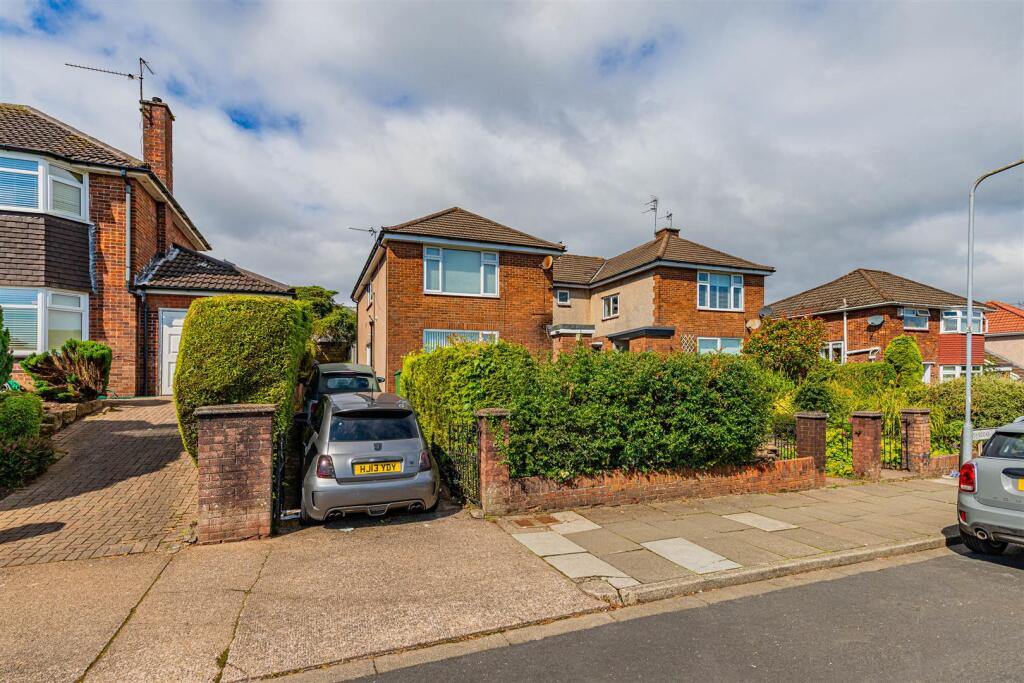 Carisbrooke Way 13a-4.jpg