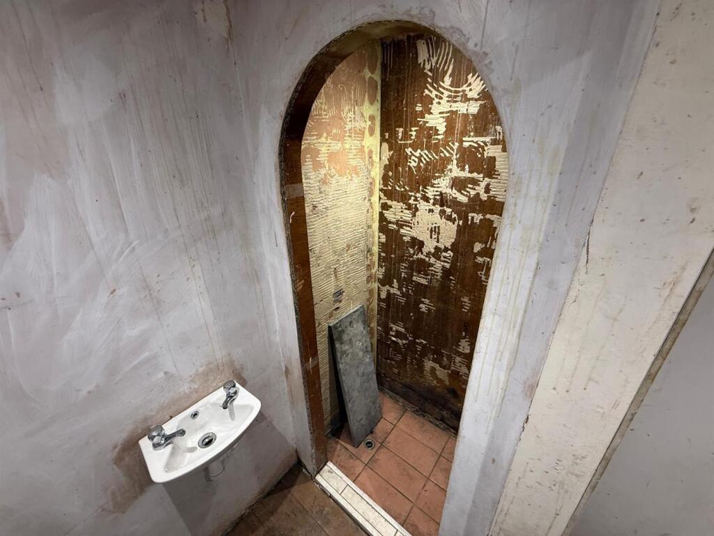 Loo3.jpg