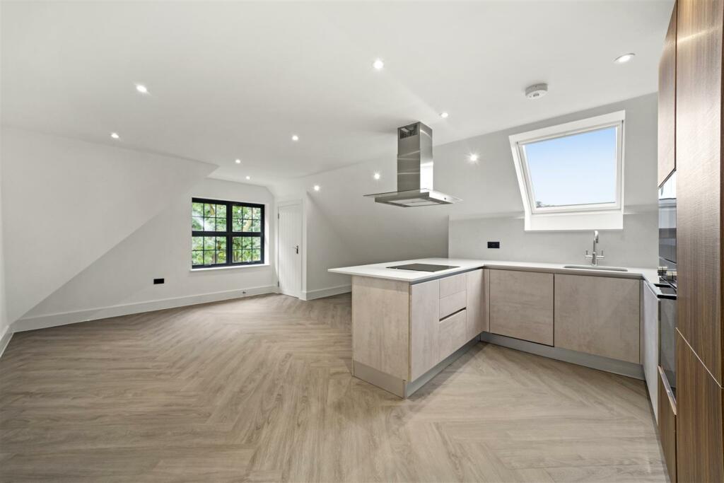 Flat 7 - 7, Sudbury Hill Close  - EuSkgo7IK9Gc2x7i