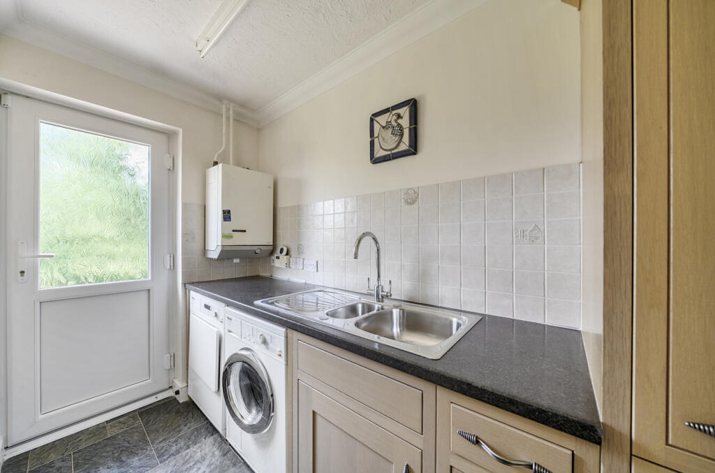 1290760-1-682b184...