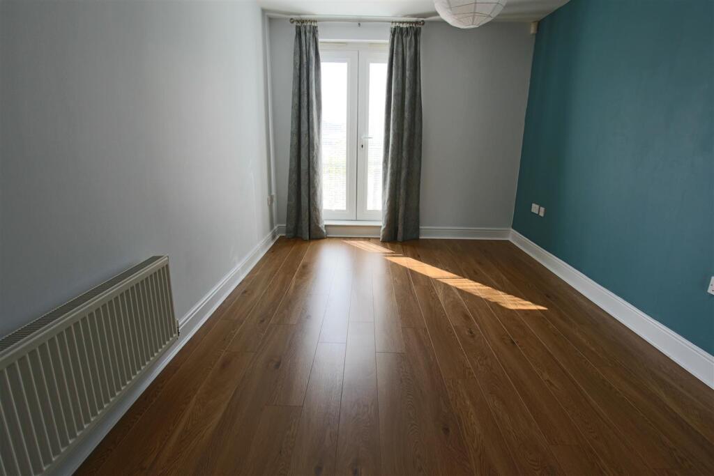 4. Master Bedroom.JPG