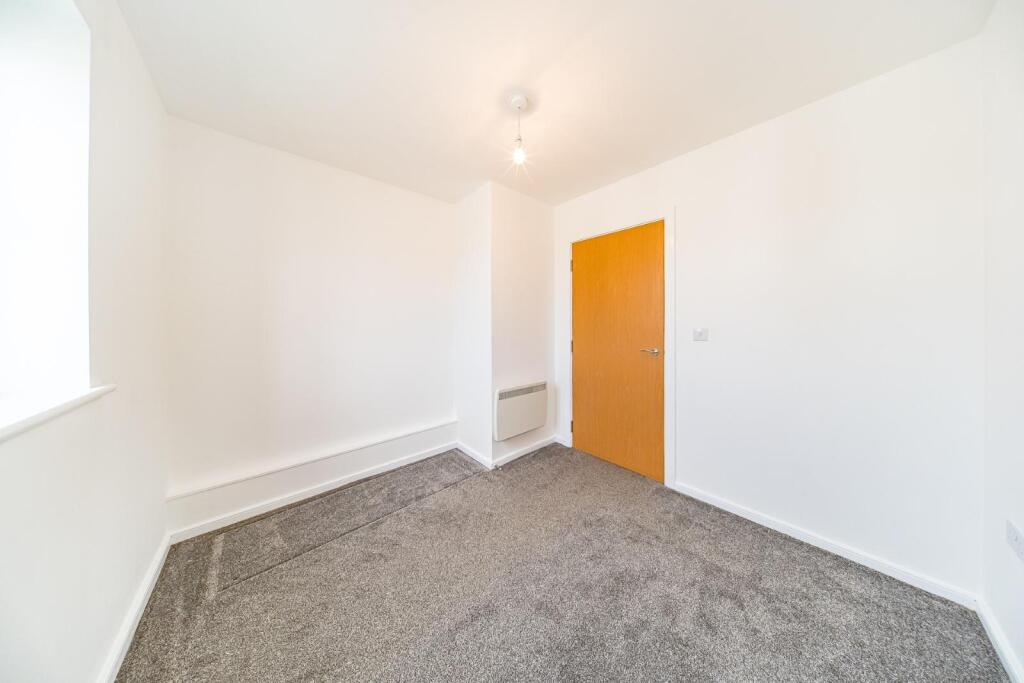 47 Pendleton Court bedroom 2.jpg