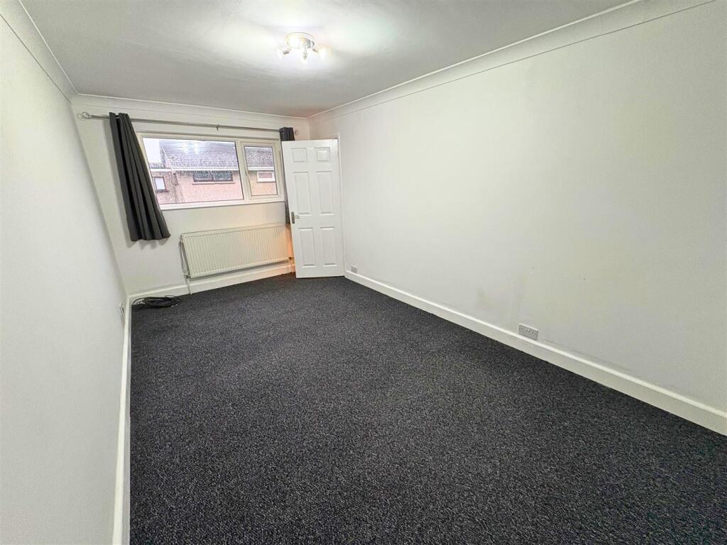 Bedroom 3b (edit).jpg