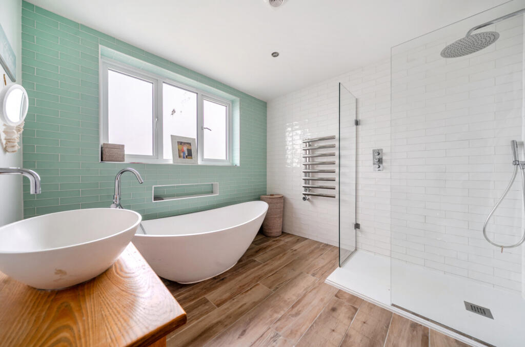 1369598-24-68f166...