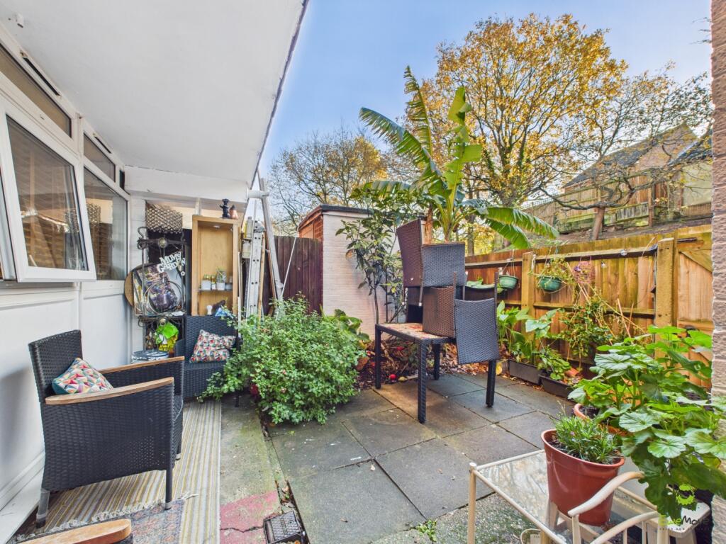 CAM03779G0-PR0318-STILL012