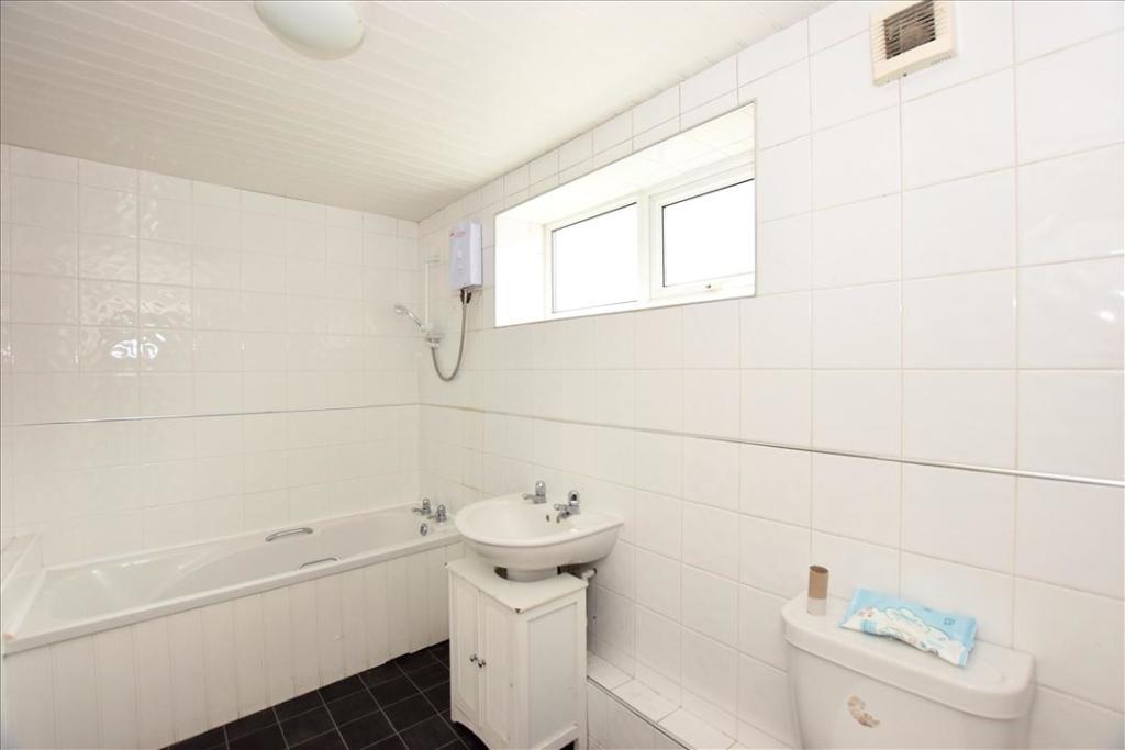 GROUND FLOOR BATHROOM