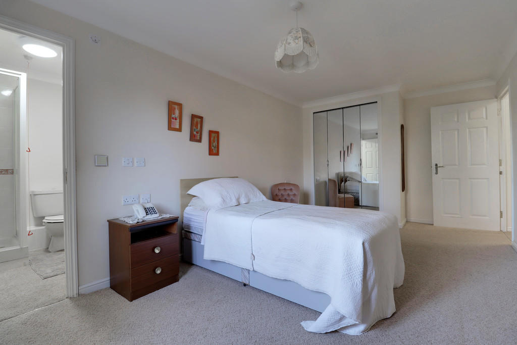 Master Bedroom to...