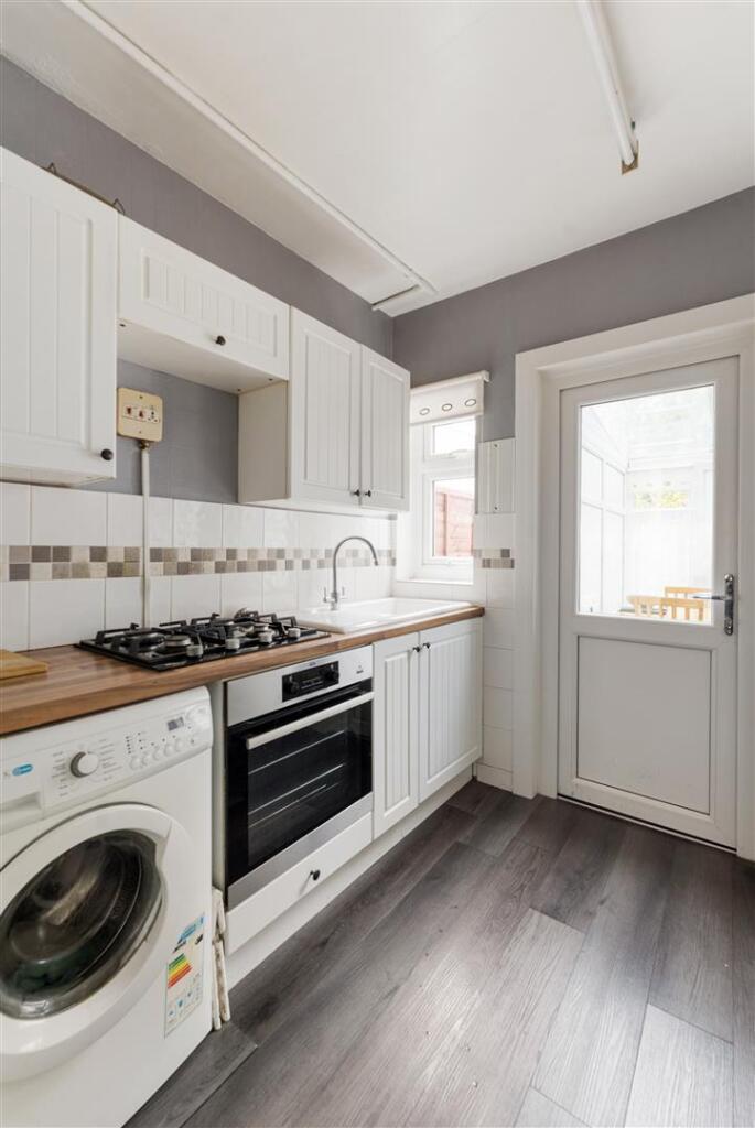 Lyne Crescent E17