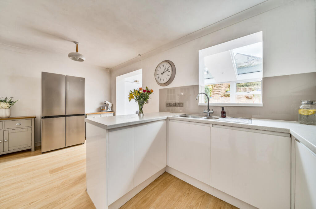 1343038-7-68a5cdf...