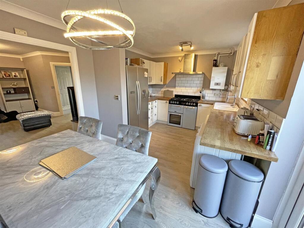 Temeraire Road 85 kit din for front page.jpg