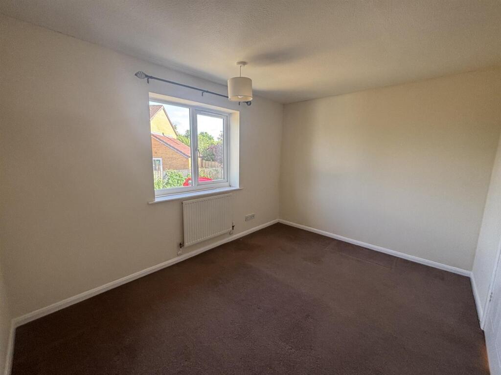 Bedroom 1.jpg