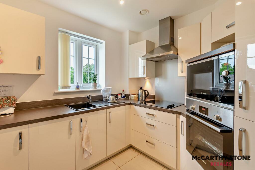8600809-interior09-800.JPG