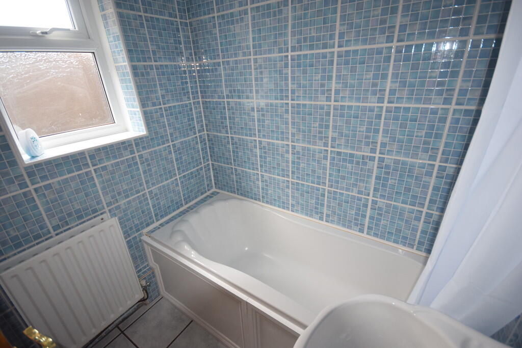 GROUND FLOOR BATH...