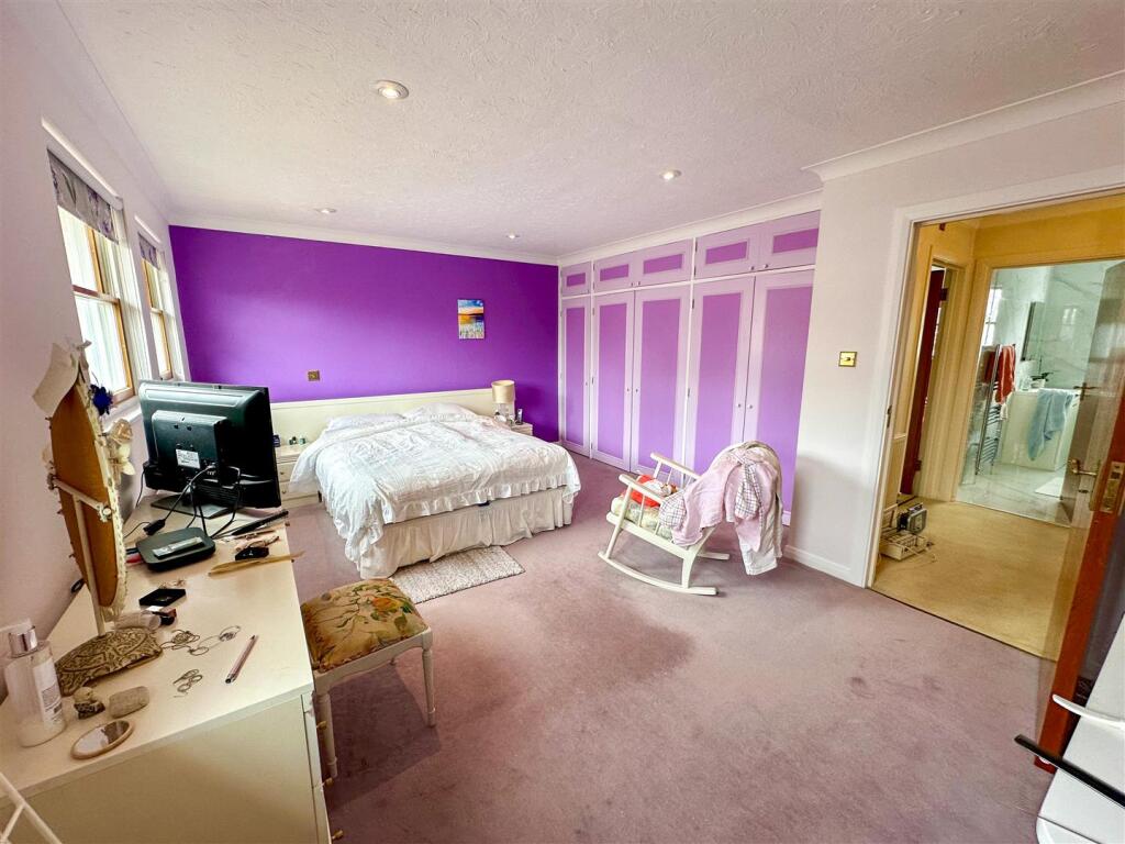 2 Rawlins Close, N3 (14).jpg