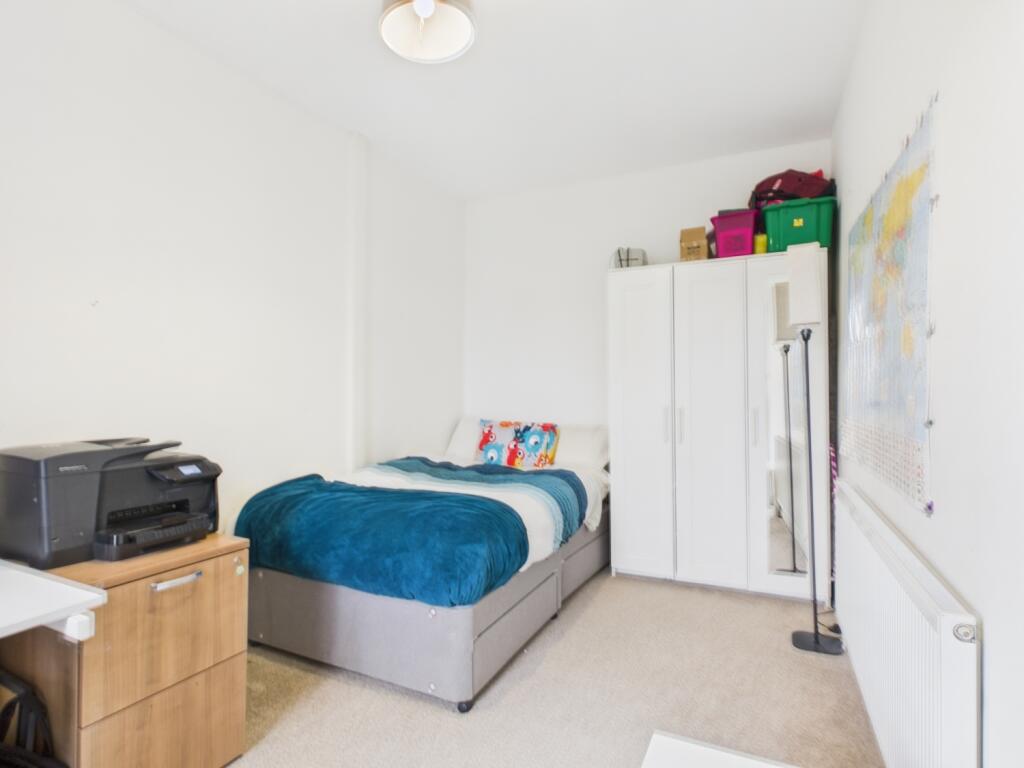 CAM03729G0-PR0165-STILL009