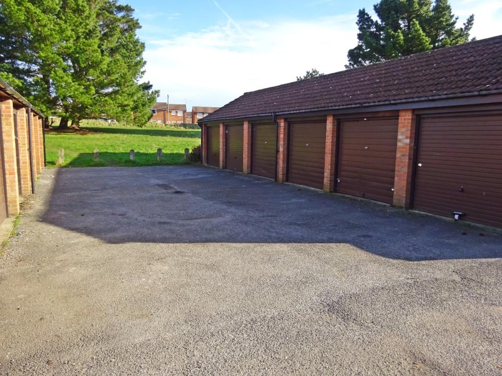 Garage in Block
