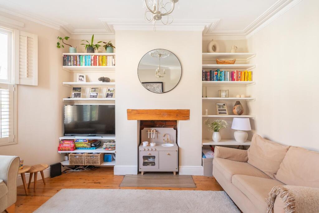 1B1R6BN - Living Room B.jpg