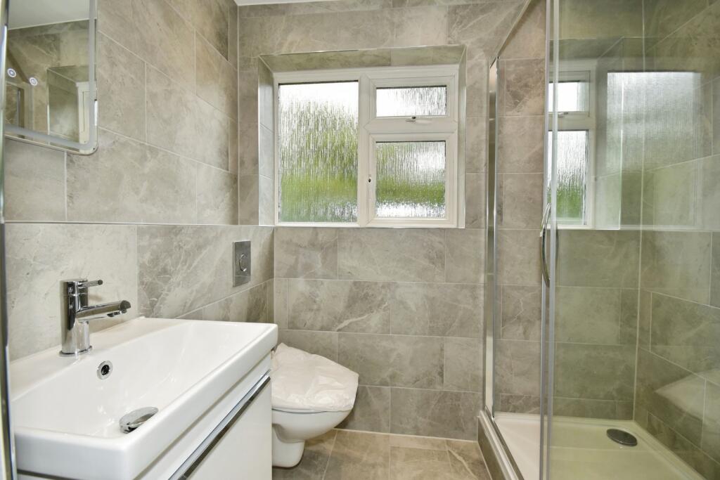 pbox-bathroom-321584.JPG