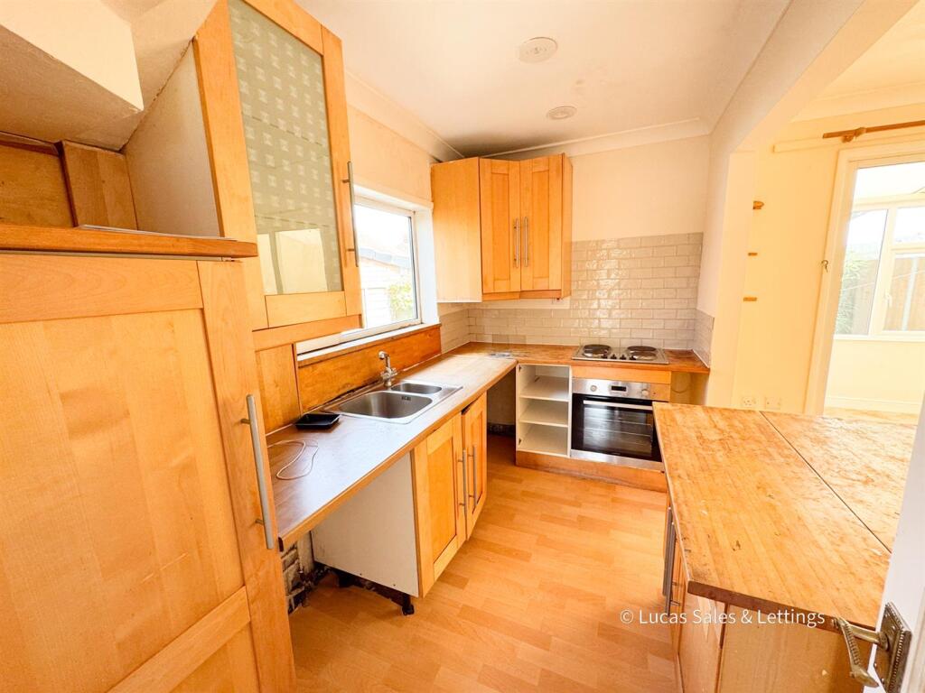 15 Hillside Ave Kettering-04.jpg