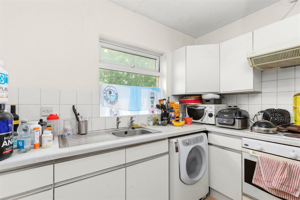 Flat 92a Kitchen.jpg