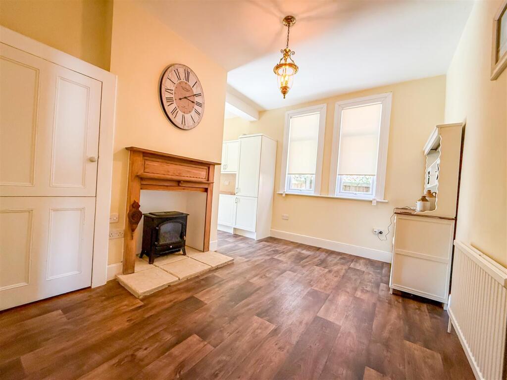 BREAKFAST ROOM AREA