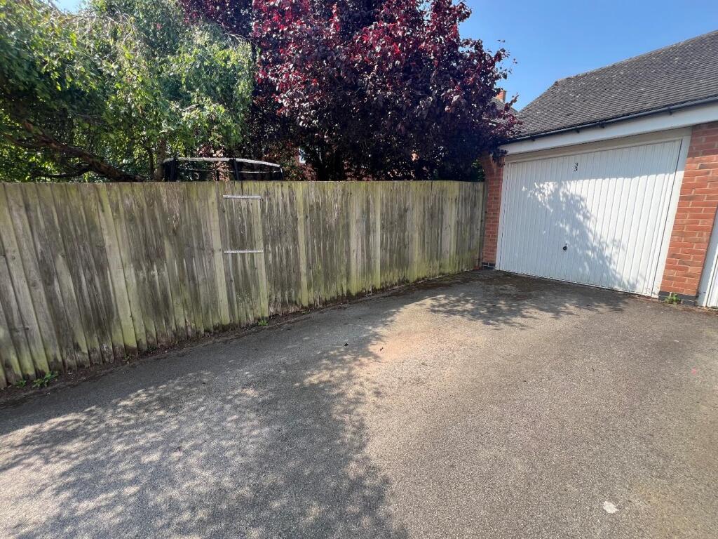 Driveway/Garage
