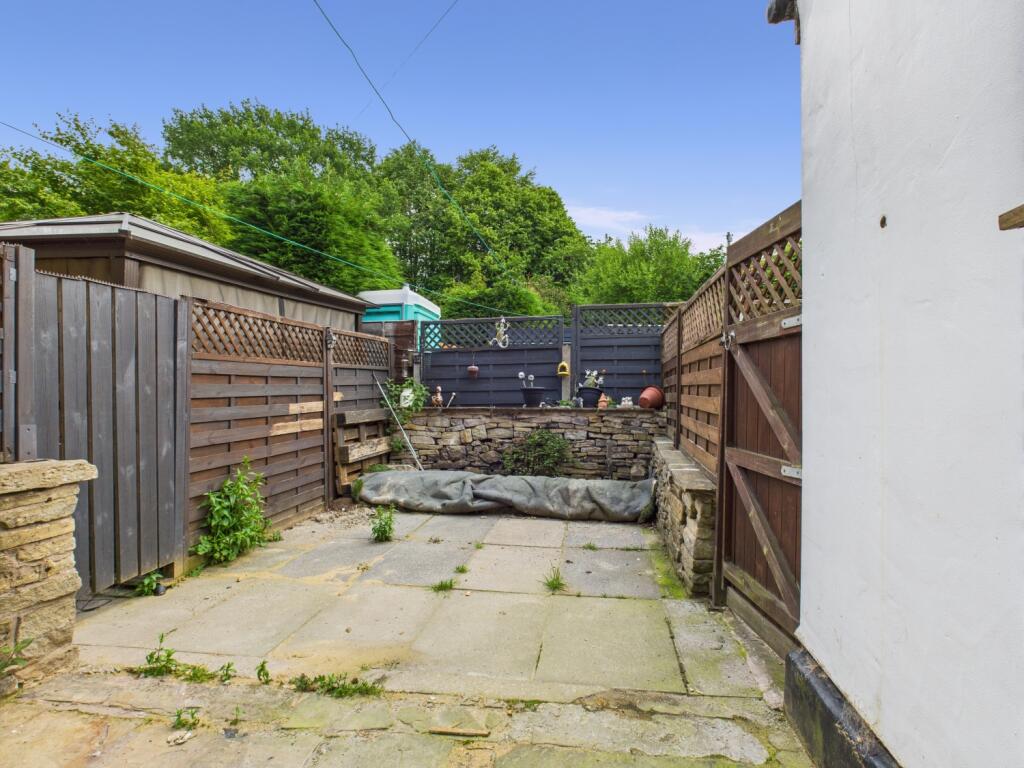 CAM03729G0-PR0067-STILL010