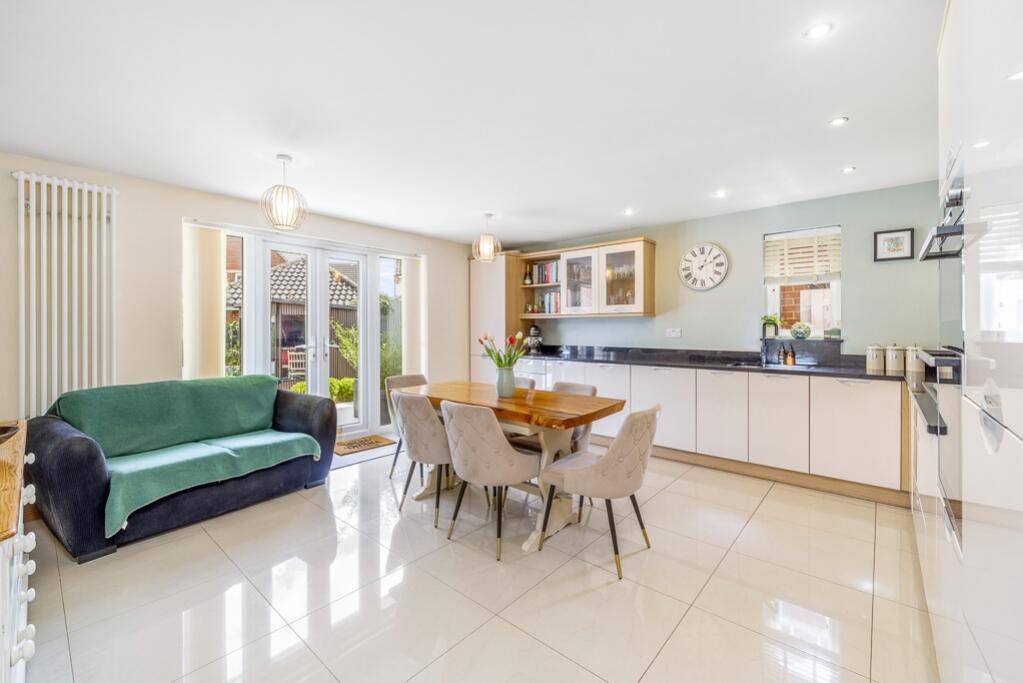 6 Marriner Crescent (Lincoln)-21