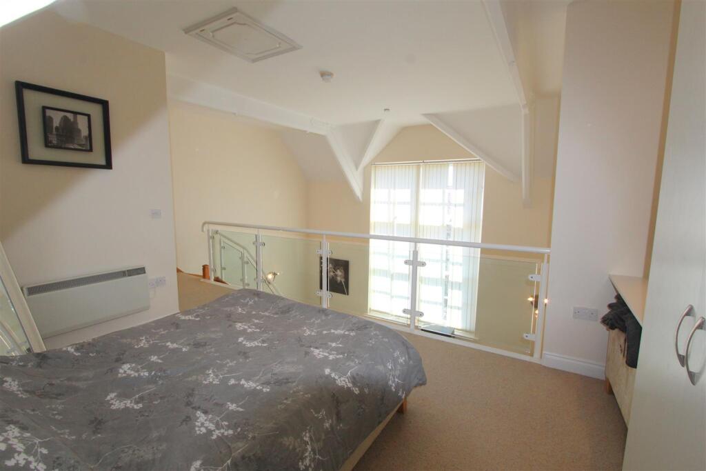 College Court, 3, Bedroom One (3).JPG