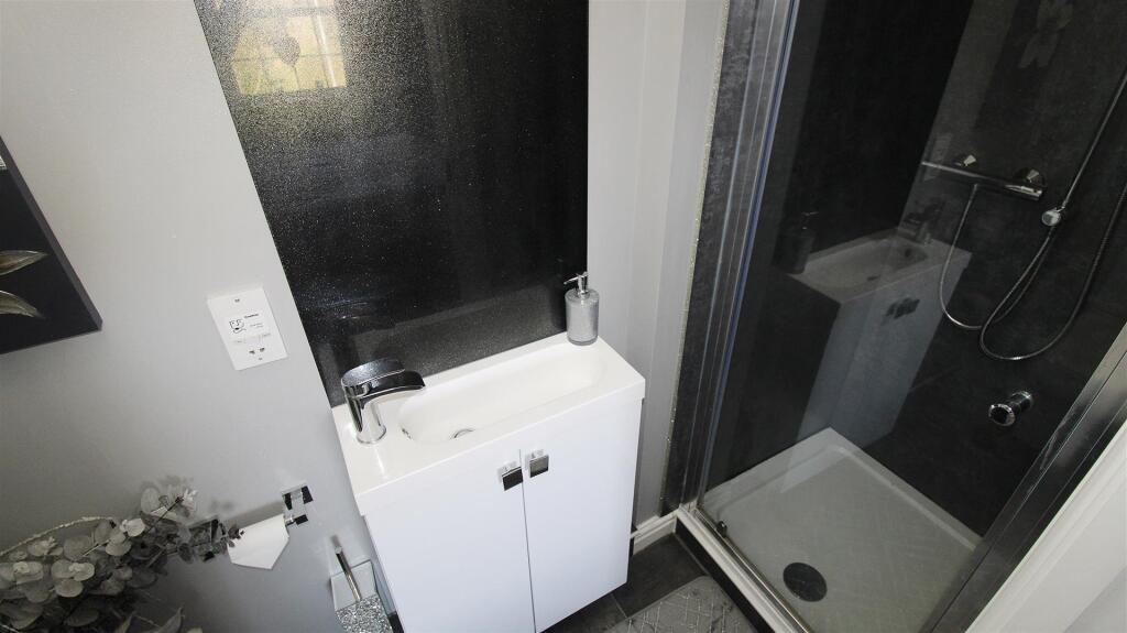 En-Suite Shower