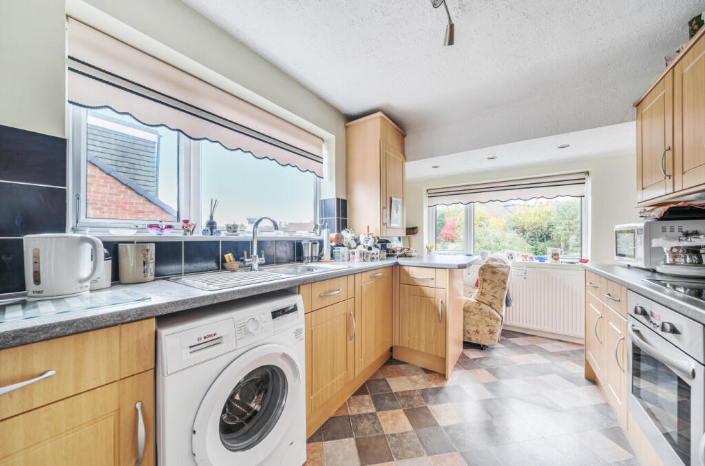 1375219-4-6908c9f...