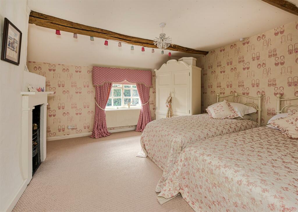 4 Shop Lane-bed2.jpg