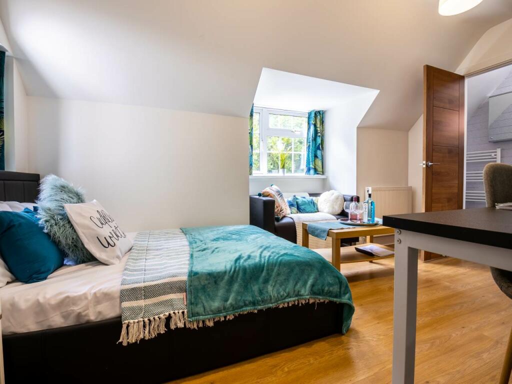 Apt_5_1_WoodlandWay_