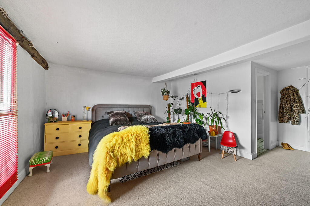 PT-TV-HawksmillHo...