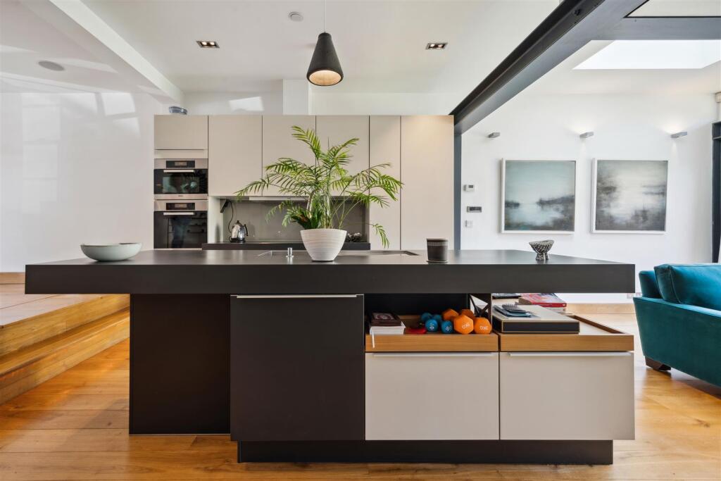 Glebe Street, W4 - FOR SALE