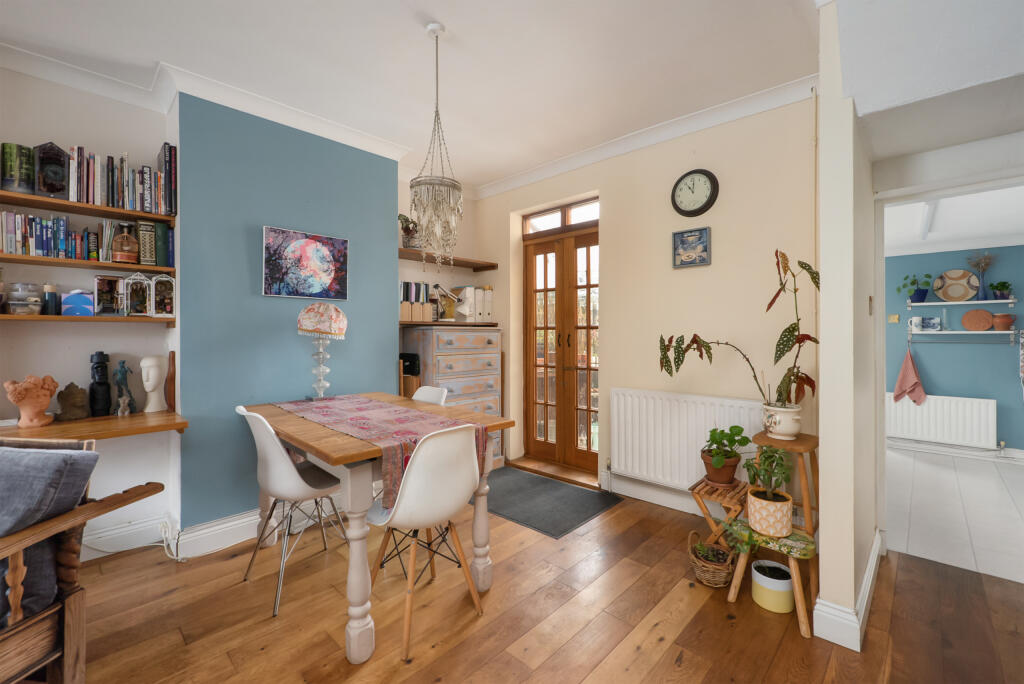 Sitting Room / Dining Room