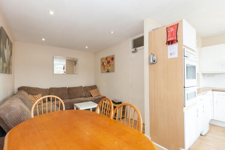 Communal living s...