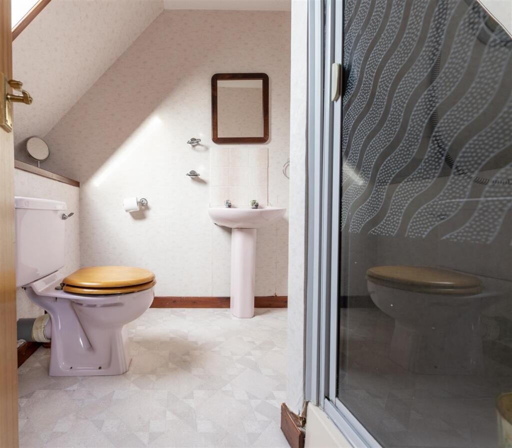 en suite cropped.JPG