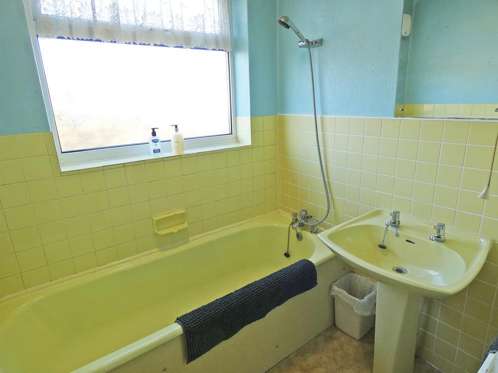2283bathroom.jpg