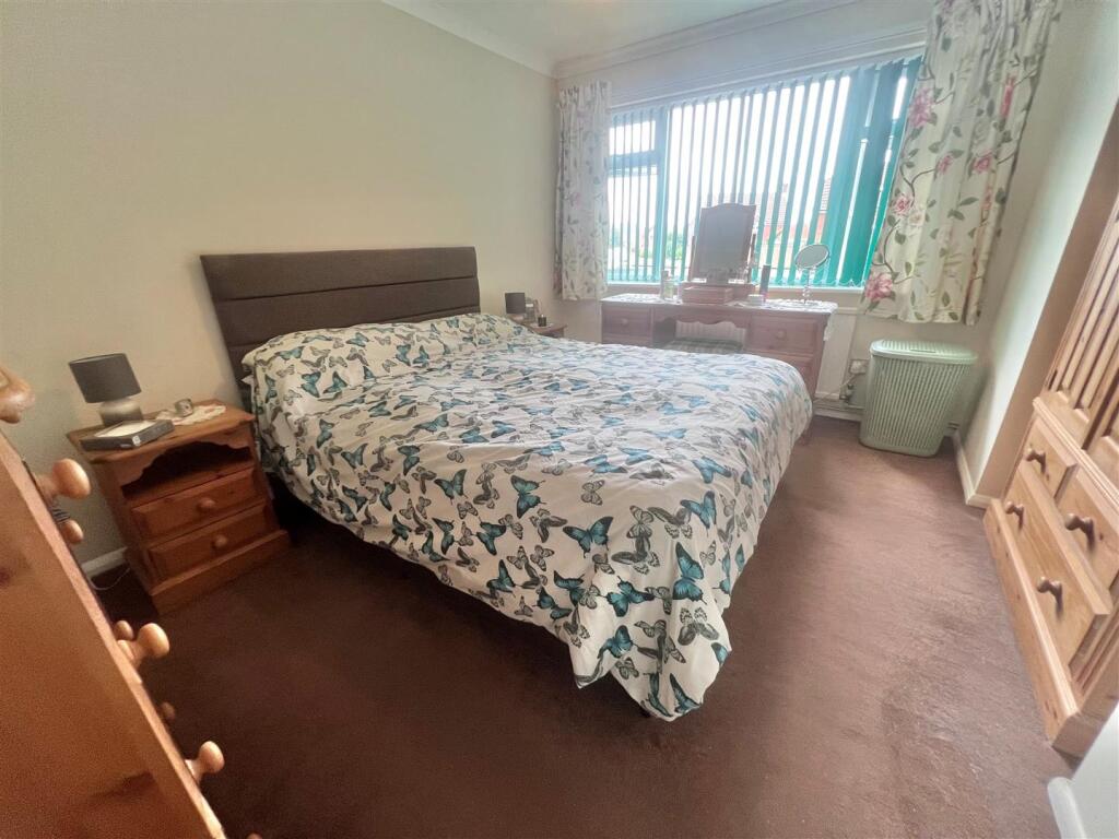 Main bedroom 1.jpg
